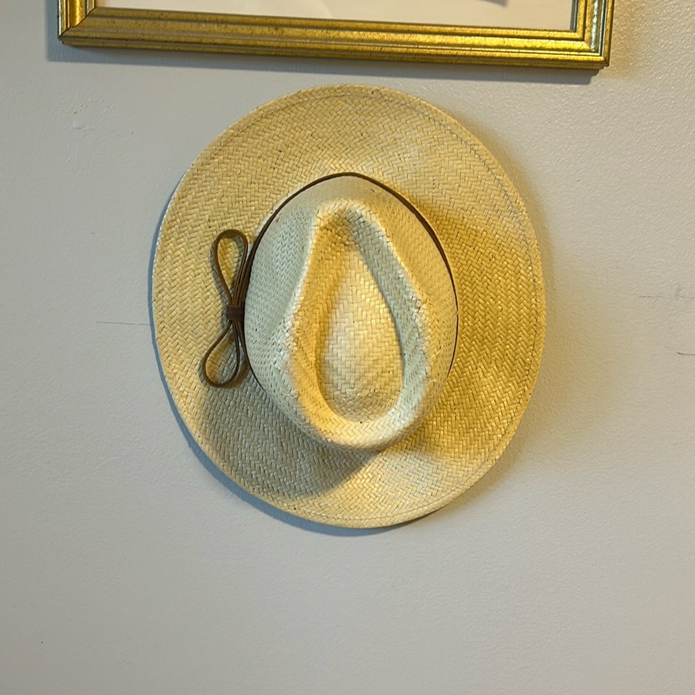 Straw round hat
